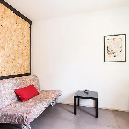 A Saltarelli Vicino All'aeroporto *